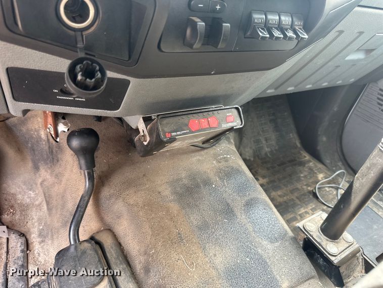 image for item LR9409 2013 Ford  F450 Super Duty XL bucket truck