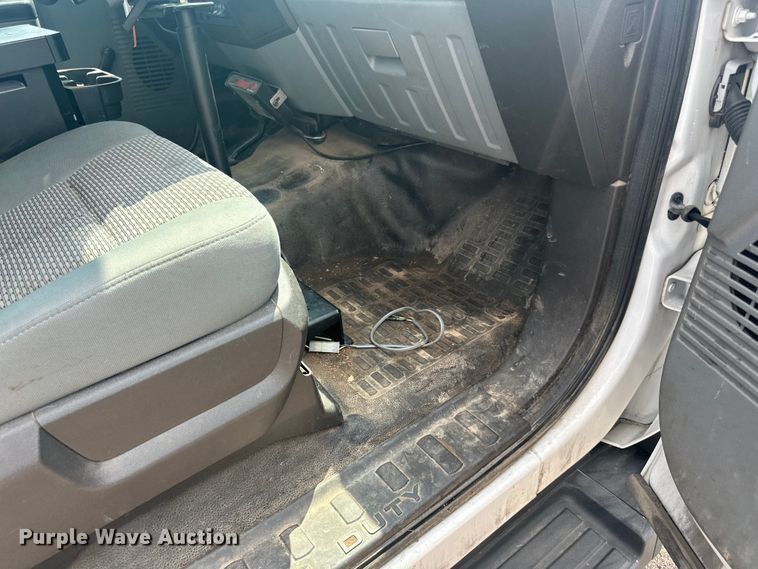 image for item LR9409 2013 Ford  F450 Super Duty XL bucket truck