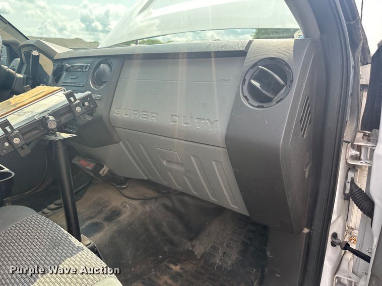 image for item LR9409 2013 Ford  F450 Super Duty XL bucket truck