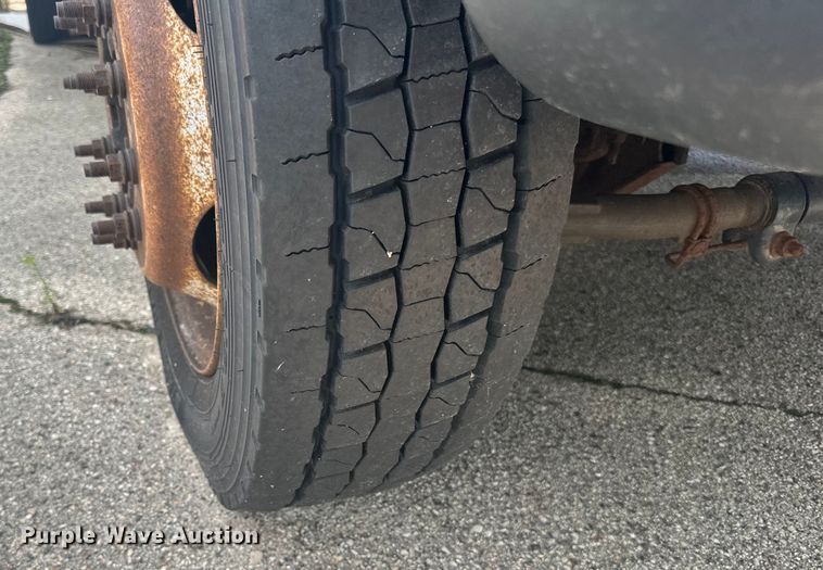 image for item LR9409 2013 Ford  F450 Super Duty XL bucket truck