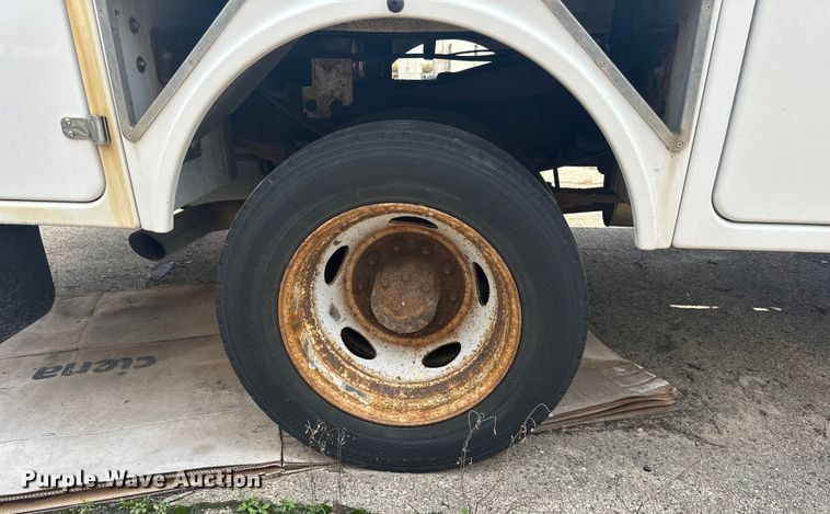 image for item LR9409 2013 Ford  F450 Super Duty XL bucket truck