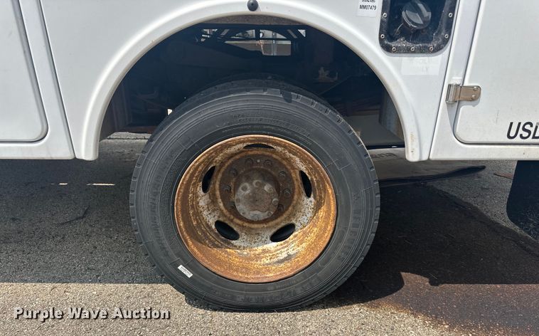 image for item LR9409 2013 Ford  F450 Super Duty XL bucket truck