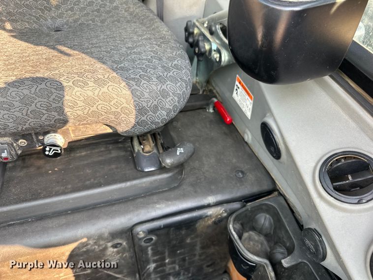 image for item LR9419 2020 Case SV280B skid steer loader