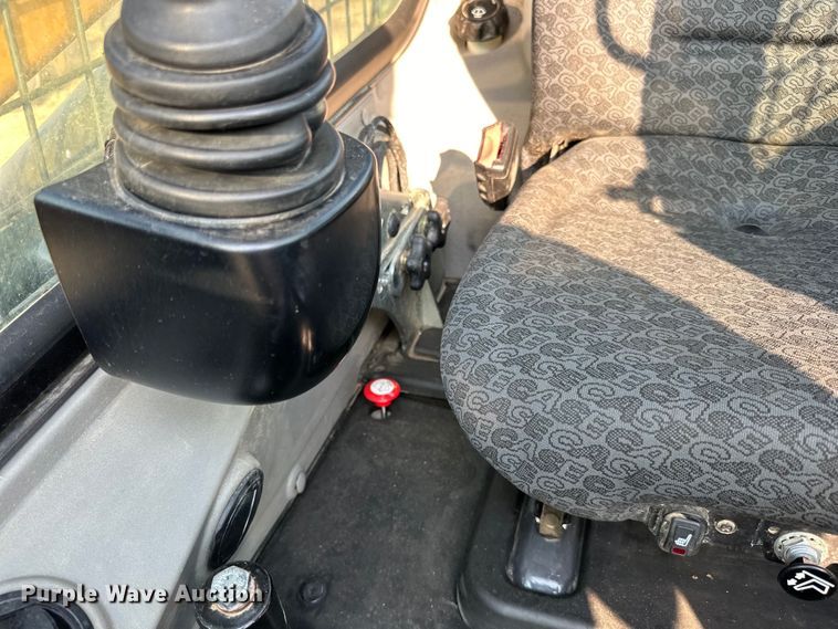 image for item LR9419 2020 Case SV280B skid steer loader