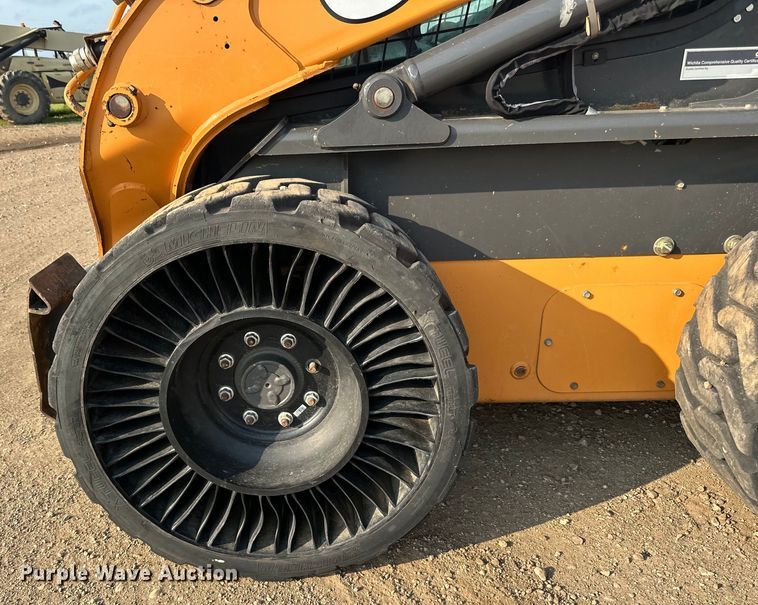 image for item LR9419 2020 Case SV280B skid steer loader