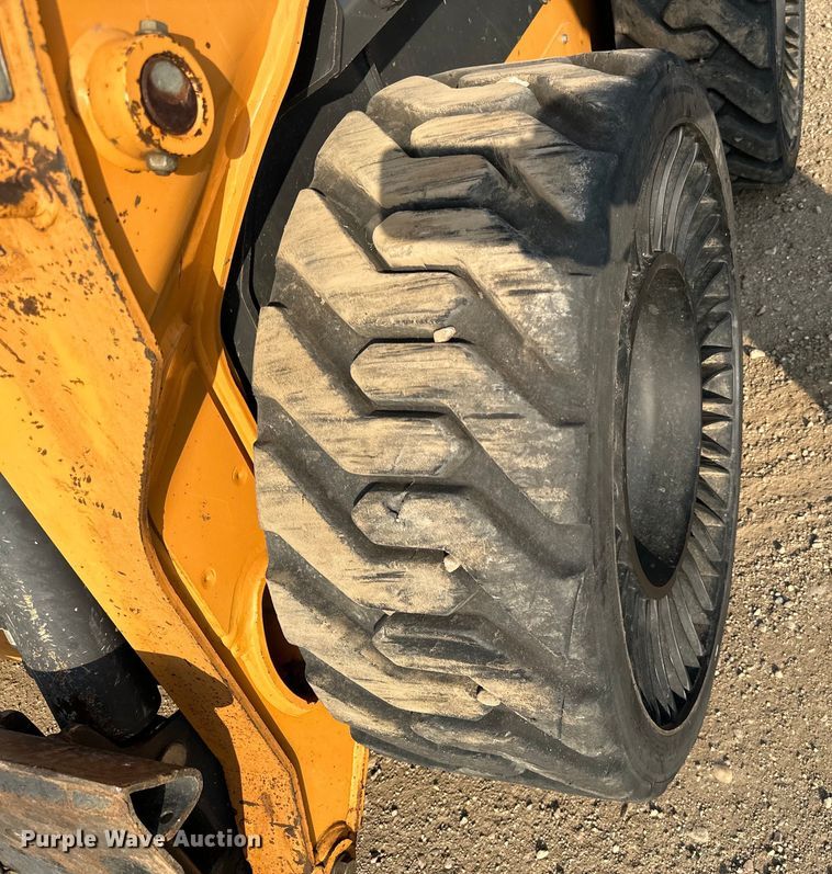 image for item LR9419 2020 Case SV280B skid steer loader
