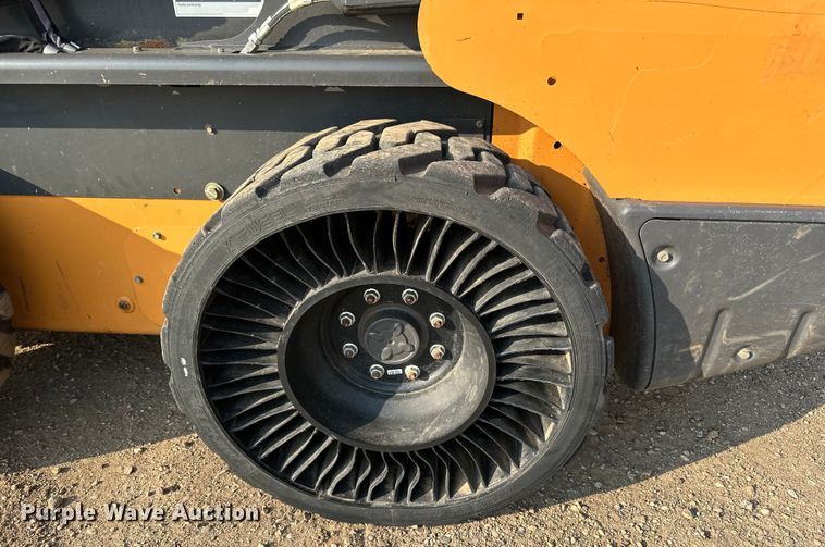 image for item LR9419 2020 Case SV280B skid steer loader