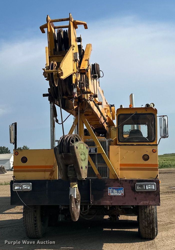 image for item LR9424 1971 Grove TM600 crane