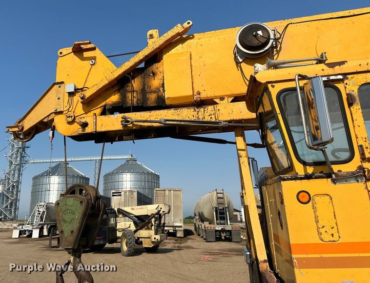 image for item LR9424 1971 Grove TM600 crane
