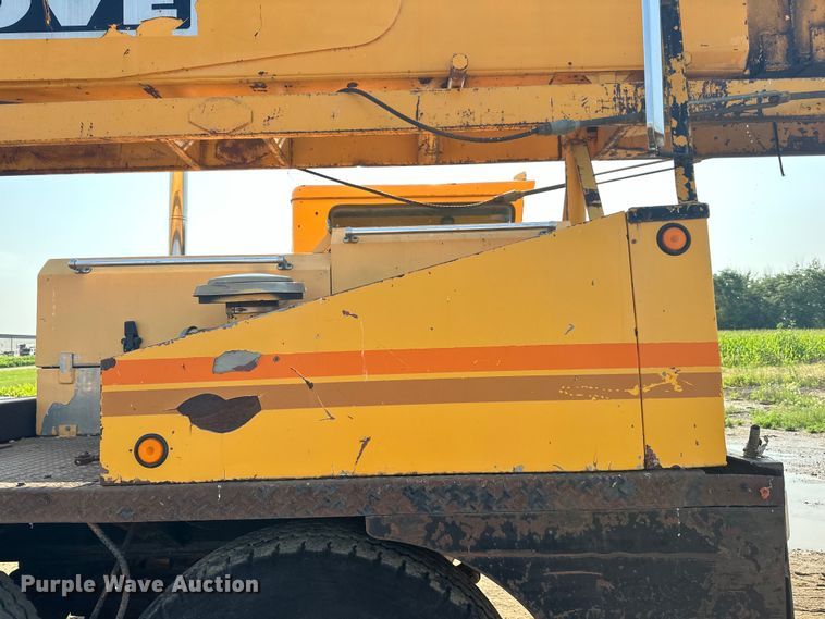 image for item LR9424 1971 Grove TM600 crane