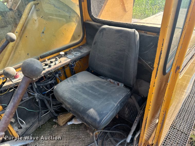 image for item LR9424 1971 Grove TM600 crane