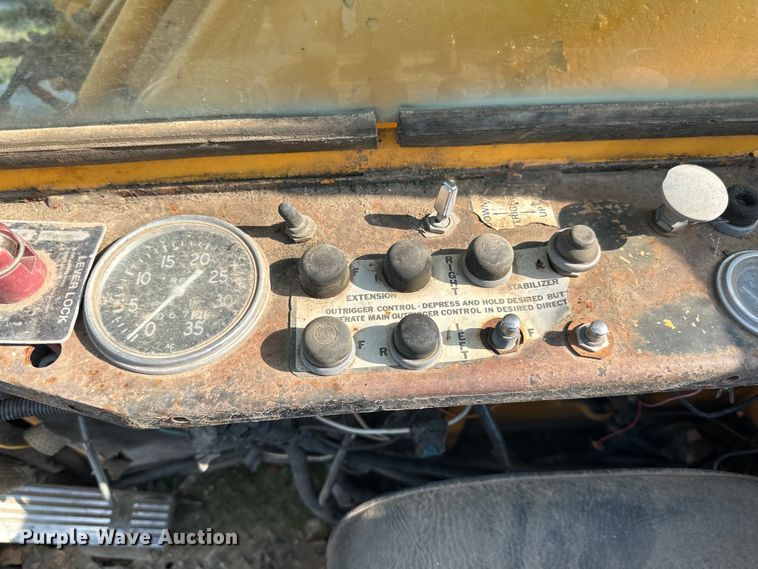 image for item LR9424 1971 Grove TM600 crane