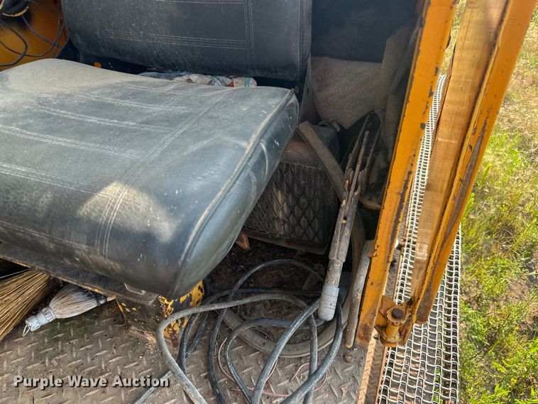 image for item LR9424 1971 Grove TM600 crane