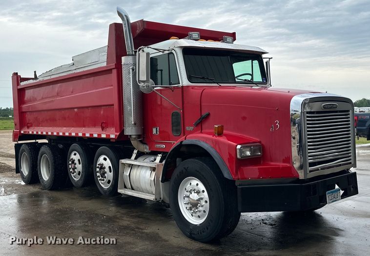 image for item LR9426 1997 Freightliner FL112SD dump truck
