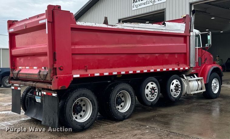 image for item LR9426 1997 Freightliner FL112SD dump truck