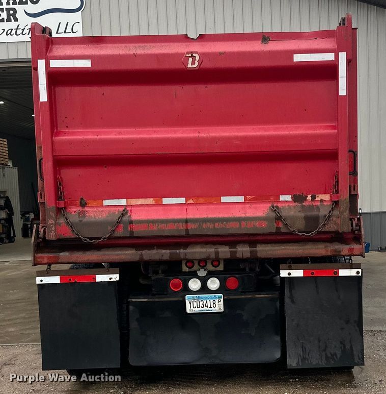 image for item LR9426 1997 Freightliner FL112SD dump truck