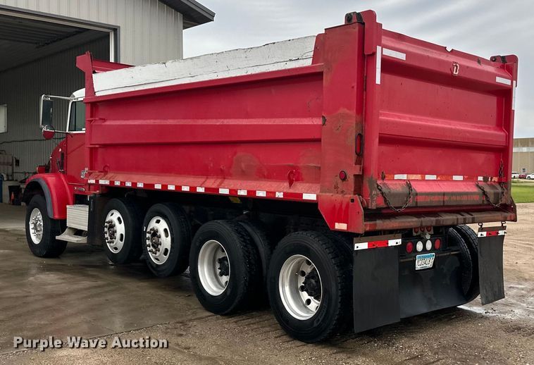 image for item LR9426 1997 Freightliner FL112SD dump truck