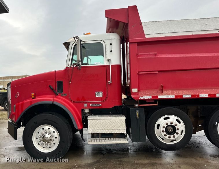 image for item LR9426 1997 Freightliner FL112SD dump truck