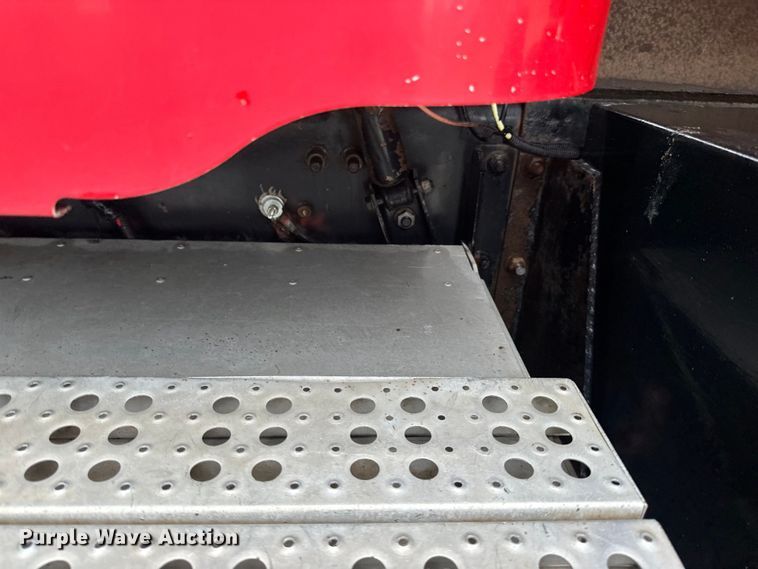 image for item LR9426 1997 Freightliner FL112SD dump truck