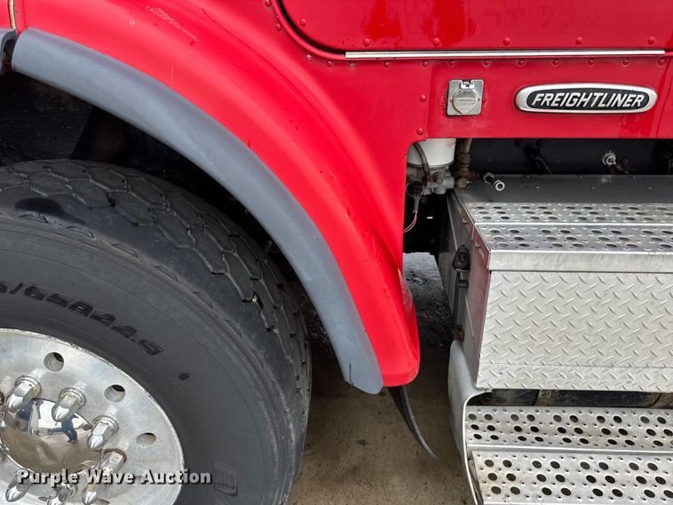 image for item LR9426 1997 Freightliner FL112SD dump truck