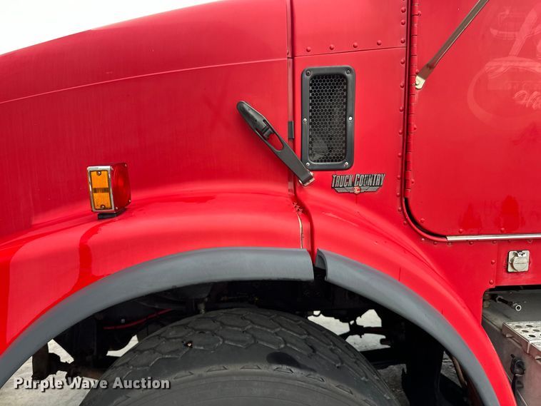 image for item LR9426 1997 Freightliner FL112SD dump truck