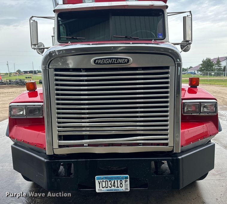 image for item LR9426 1997 Freightliner FL112SD dump truck