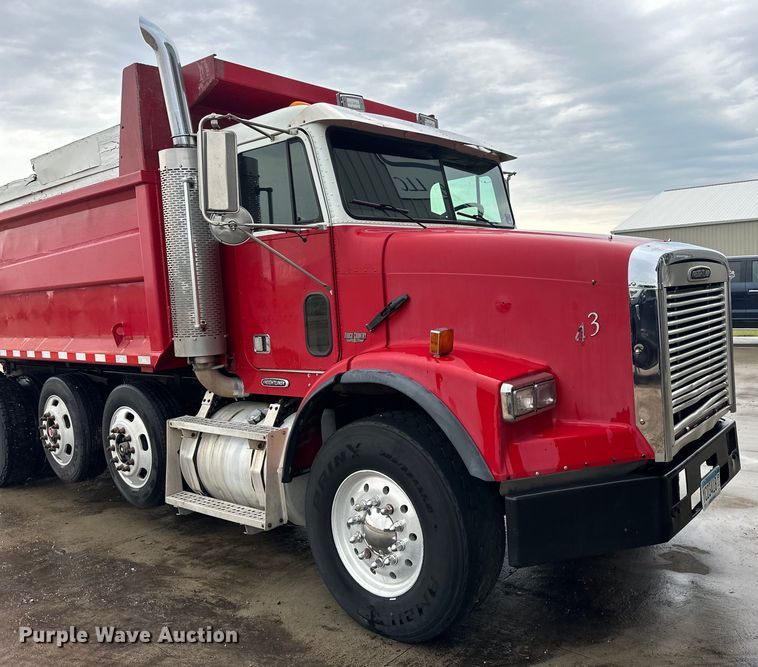 image for item LR9426 1997 Freightliner FL112SD dump truck