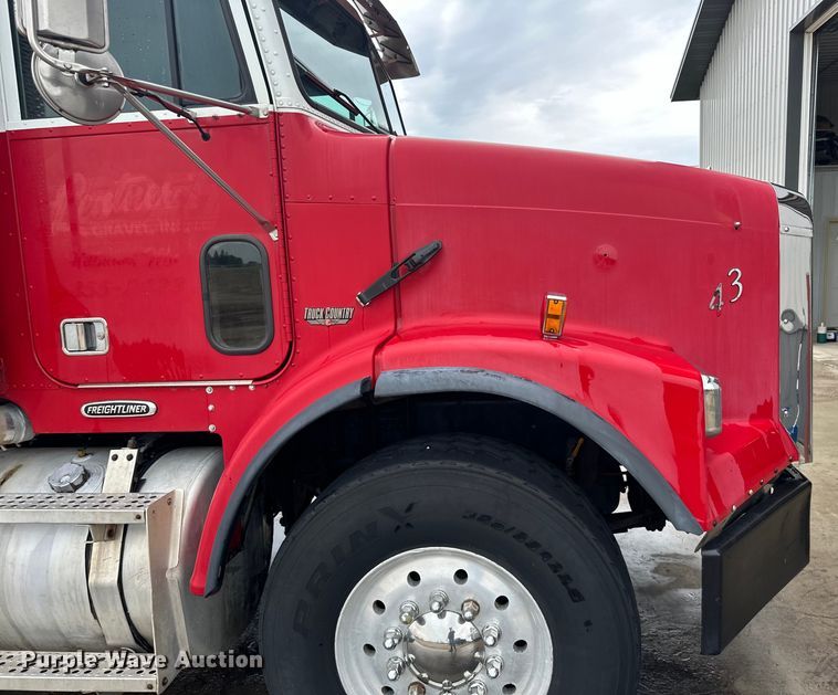 image for item LR9426 1997 Freightliner FL112SD dump truck