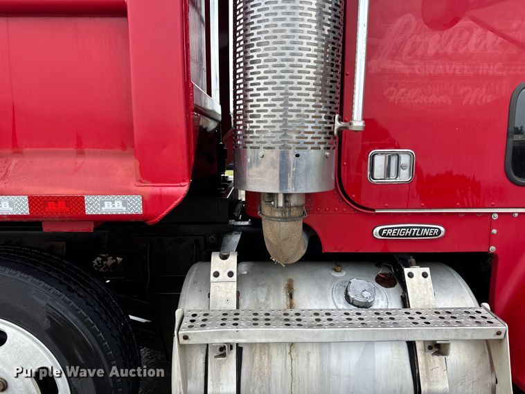 image for item LR9426 1997 Freightliner FL112SD dump truck