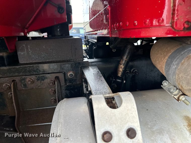 image for item LR9426 1997 Freightliner FL112SD dump truck