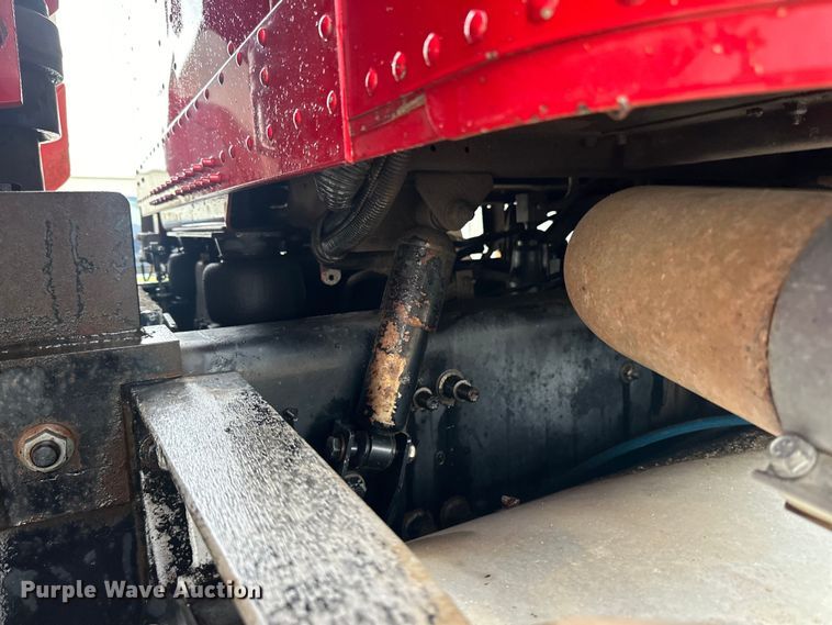 image for item LR9426 1997 Freightliner FL112SD dump truck