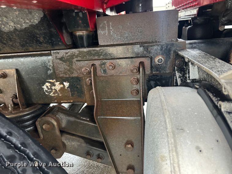 image for item LR9426 1997 Freightliner FL112SD dump truck