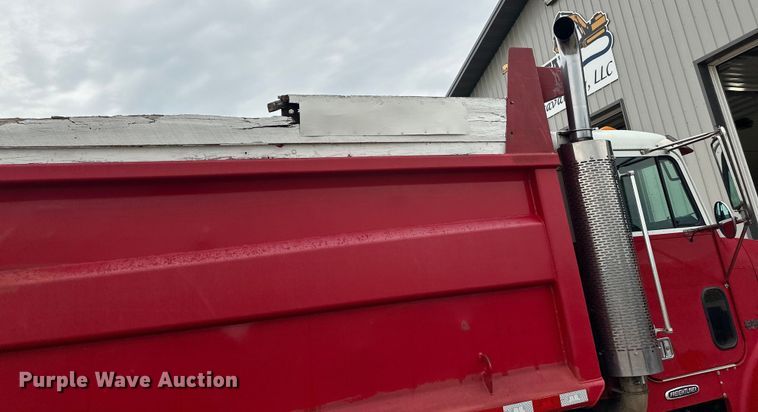 image for item LR9426 1997 Freightliner FL112SD dump truck