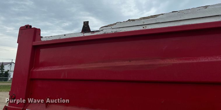 image for item LR9426 1997 Freightliner FL112SD dump truck