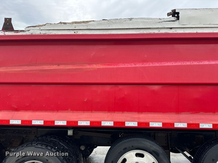 image for item LR9426 1997 Freightliner FL112SD dump truck