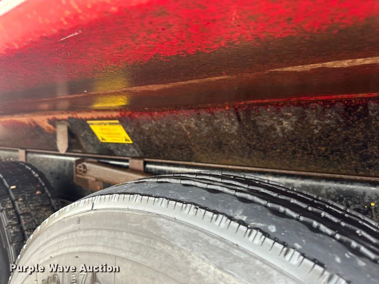 image for item LR9426 1997 Freightliner FL112SD dump truck