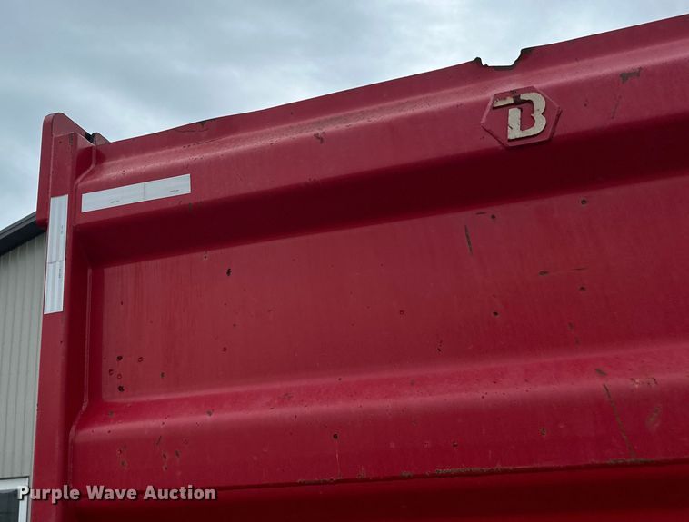 image for item LR9426 1997 Freightliner FL112SD dump truck