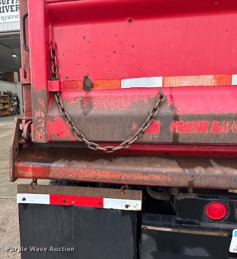 image for item LR9426 1997 Freightliner FL112SD dump truck