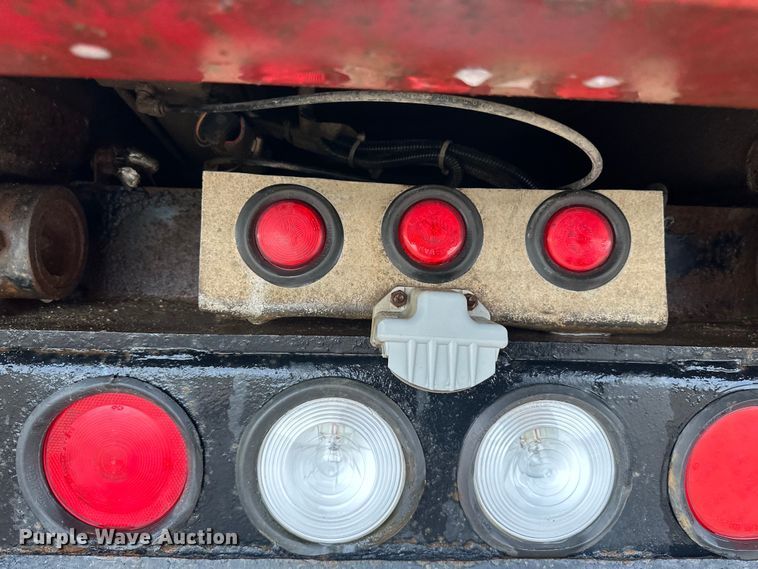 image for item LR9426 1997 Freightliner FL112SD dump truck