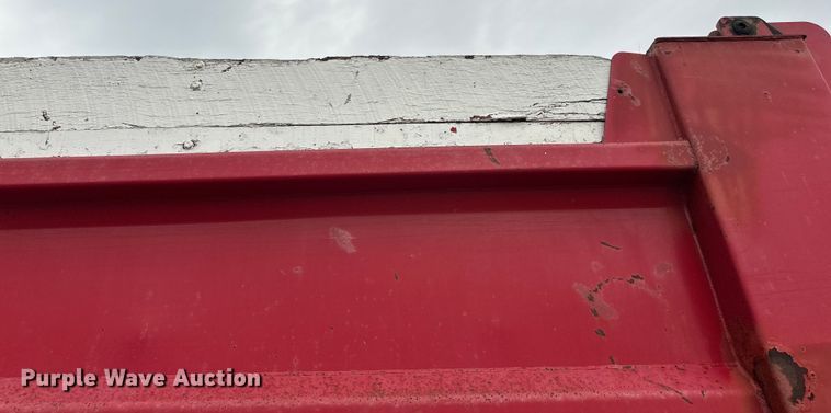 image for item LR9426 1997 Freightliner FL112SD dump truck