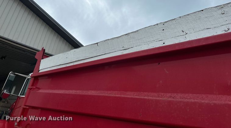 image for item LR9426 1997 Freightliner FL112SD dump truck