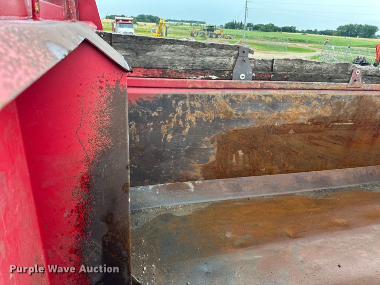 image for item LR9426 1997 Freightliner FL112SD dump truck