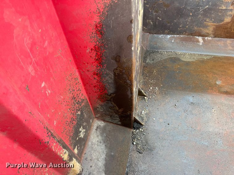 image for item LR9426 1997 Freightliner FL112SD dump truck