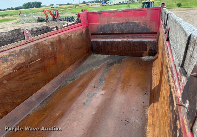 image for item LR9426 1997 Freightliner FL112SD dump truck