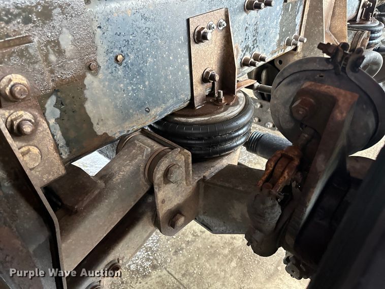 image for item LR9426 1997 Freightliner FL112SD dump truck