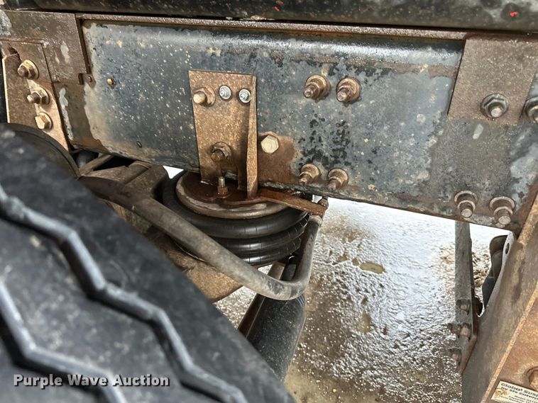 image for item LR9426 1997 Freightliner FL112SD dump truck