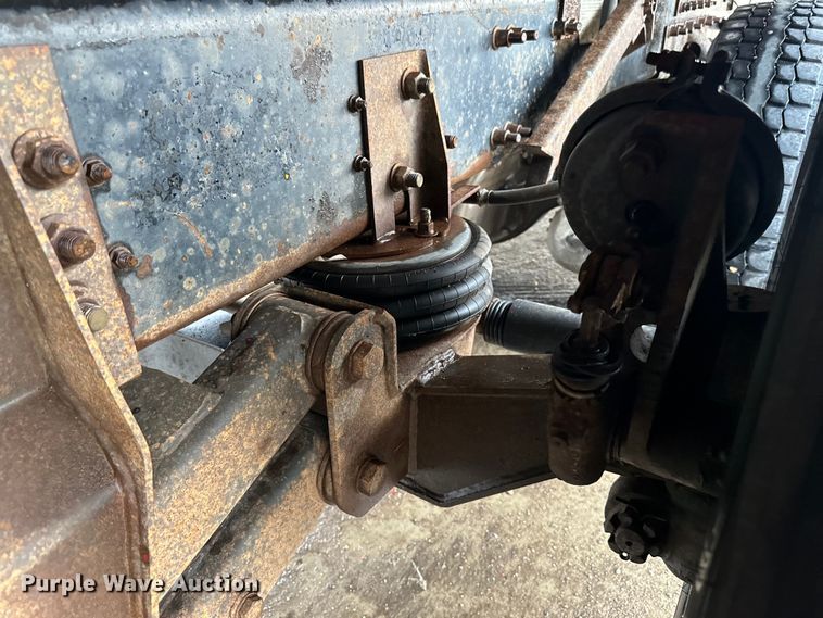 image for item LR9426 1997 Freightliner FL112SD dump truck