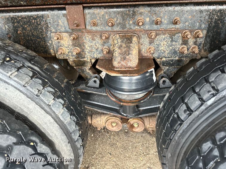 image for item LR9426 1997 Freightliner FL112SD dump truck