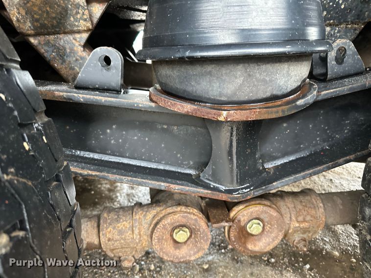 image for item LR9426 1997 Freightliner FL112SD dump truck