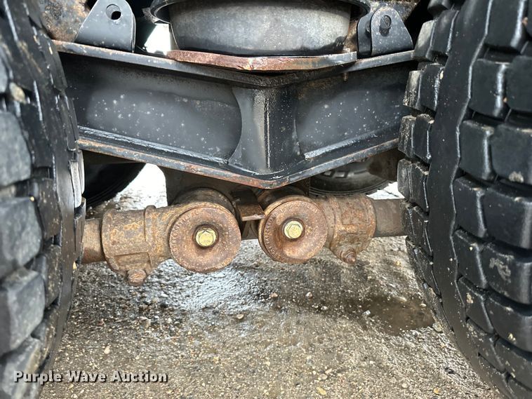 image for item LR9426 1997 Freightliner FL112SD dump truck